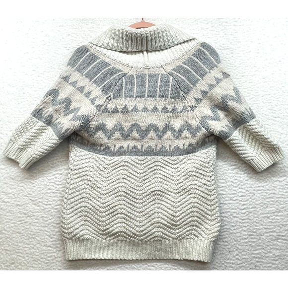 Old Navy Gray and Cream Patterned Cardigan - Picture 2 of 10